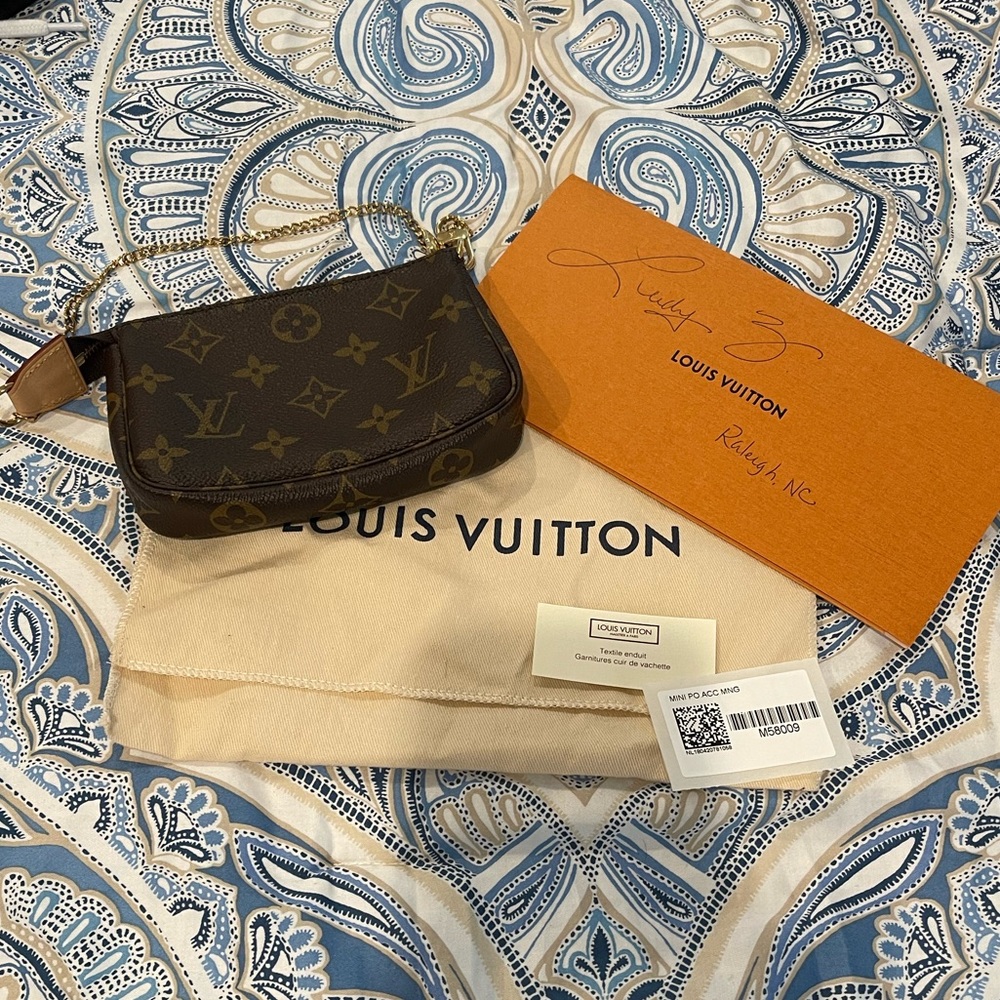 🤎Authentic LV Mini Pochette Accesoires 🤎